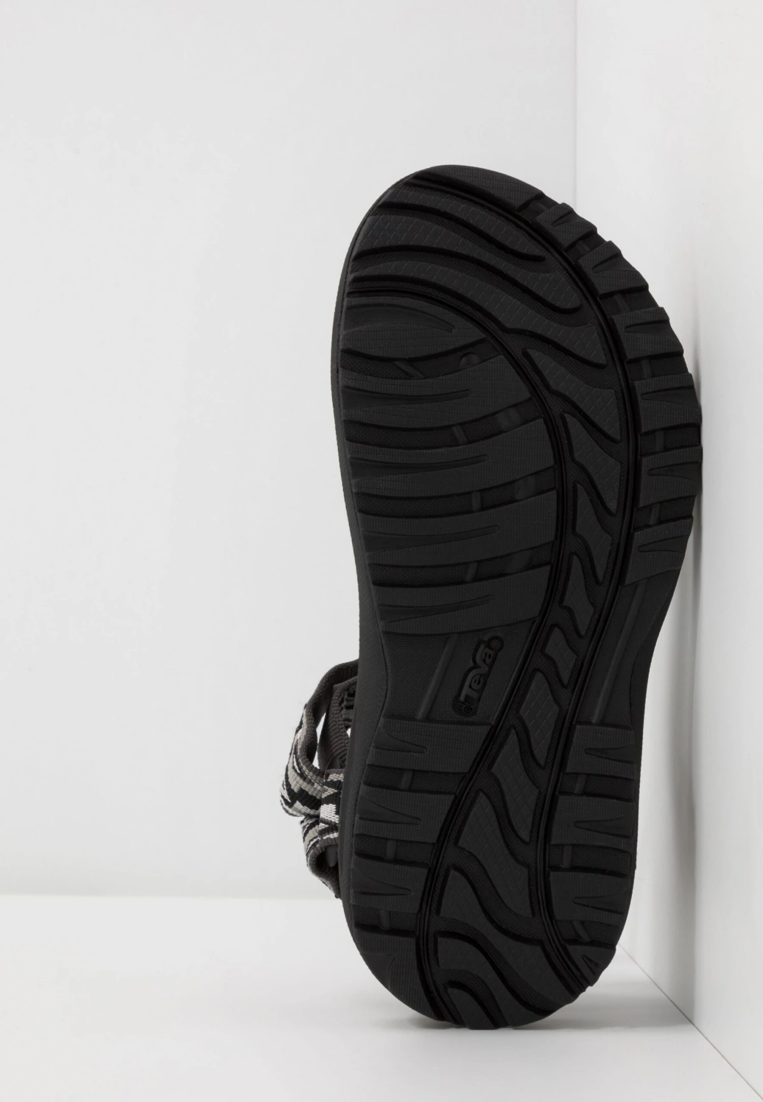 Teva Winsted Womens - Walking Sandals - Monds Black/Multicolor 7 Teva Winsted Womens - Walking Sandals - Monds Black/Multicolor - Image 5